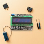 درع آردوينو شاشة LCD مقاس 2x16 مع لوحة مفاتيح